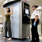 米国の空港で全身透視検査を試験的に導入