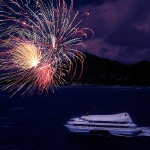 独立記念日と前夜はナバテックI号から祝賀花火を観賞