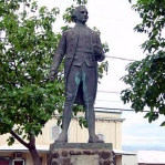 カウアイ島のワイメアにはキャプテン・クックの銅像