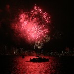 独立記念日に祝賀花火を船上で観賞